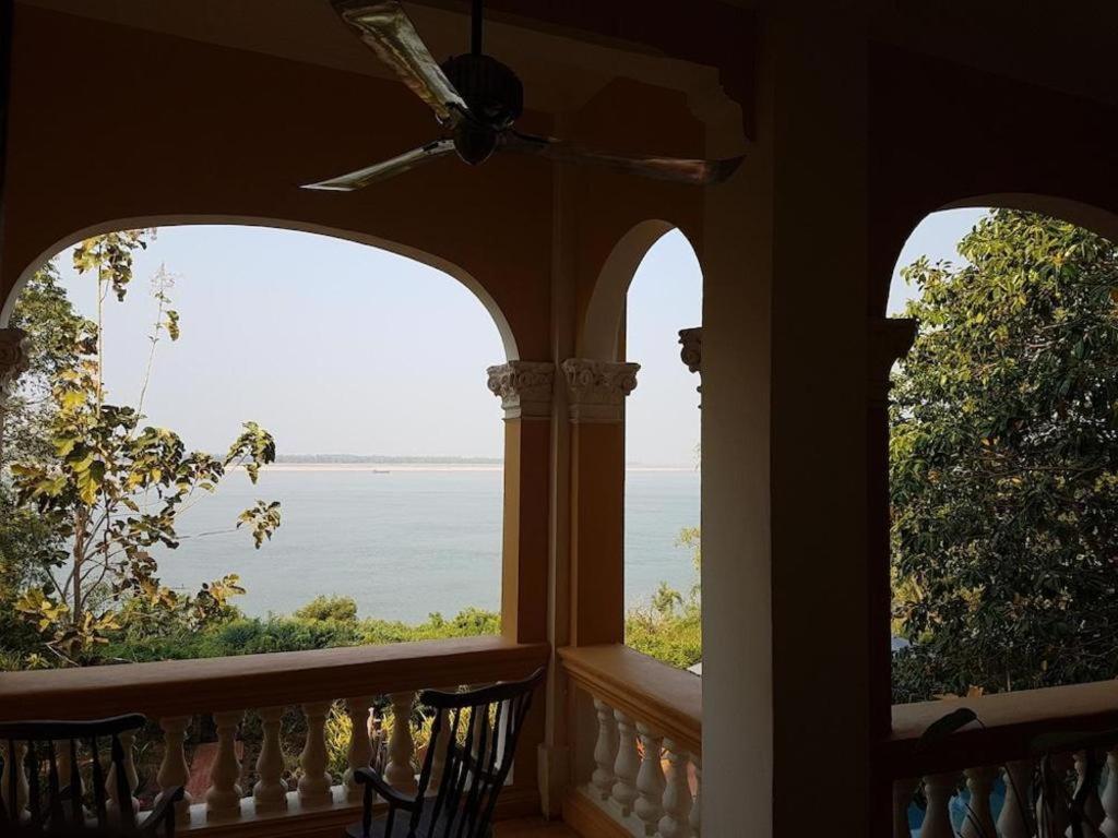 Le Relais De Chhlong Hotel Kratie Exterior photo